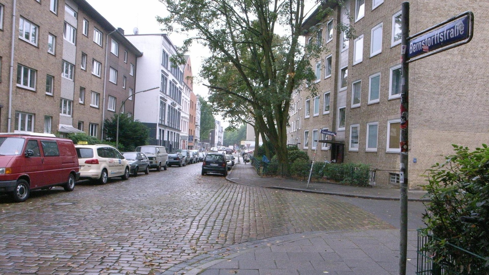 Auseinandersetzung-auf-St-Pauli-eskaliert-Frau-lebensgef-hrlich-verletzt