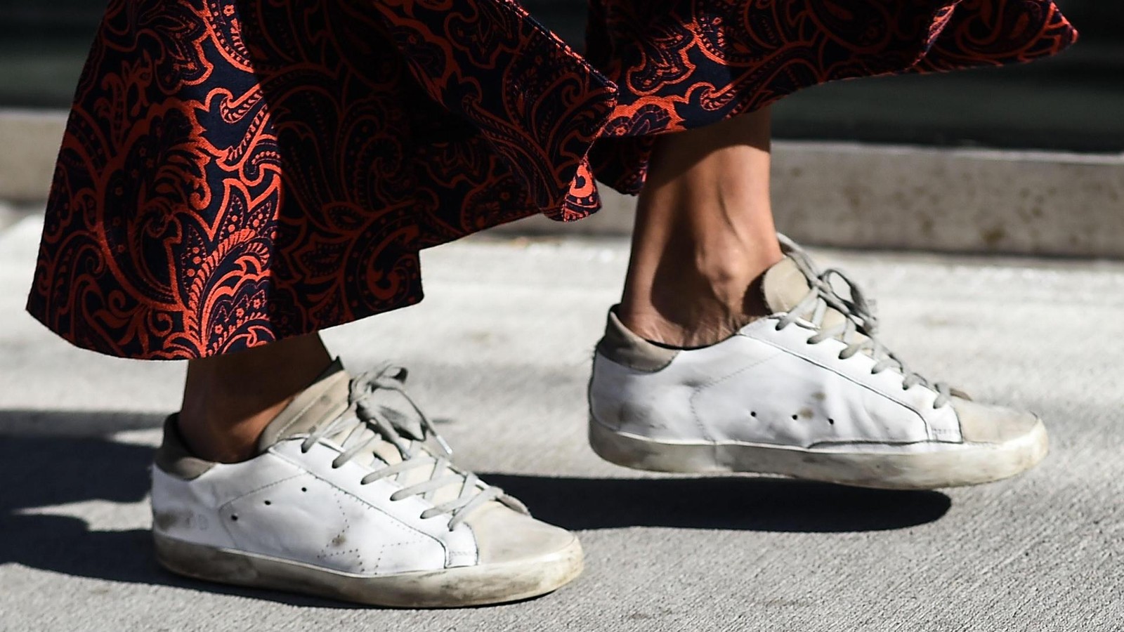 Ein-Sneaker-der-wie-gebraucht-aussieht-und-trotzdem-ber-450-Euro-kostet