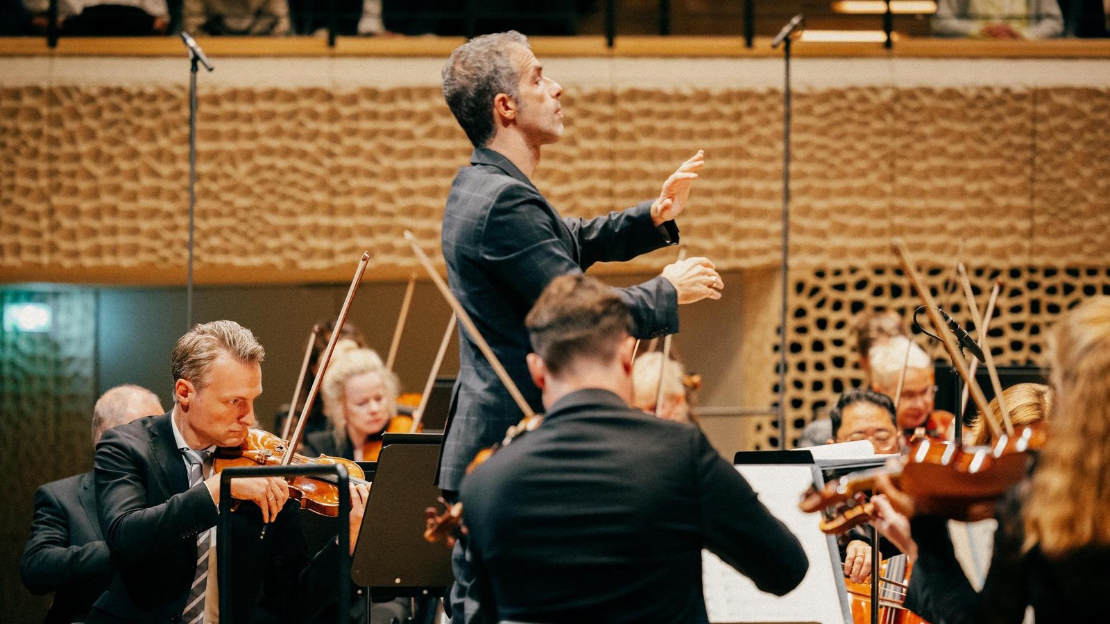Philharmoniker-in-der-Elbphilharmonie-Die-Abschiedssinfonie-endet-mit-nem-Witz