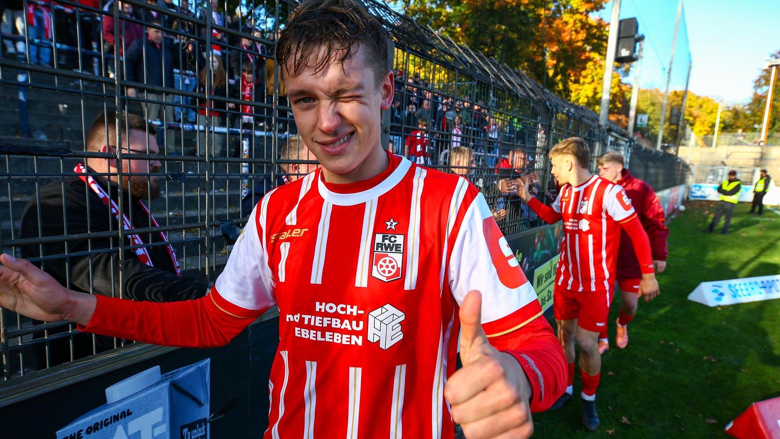 Rot-Wei-Kapit-n-Til-Schwarz-So-verbringt-er-das-Weihnachtsfest-mit-Video-