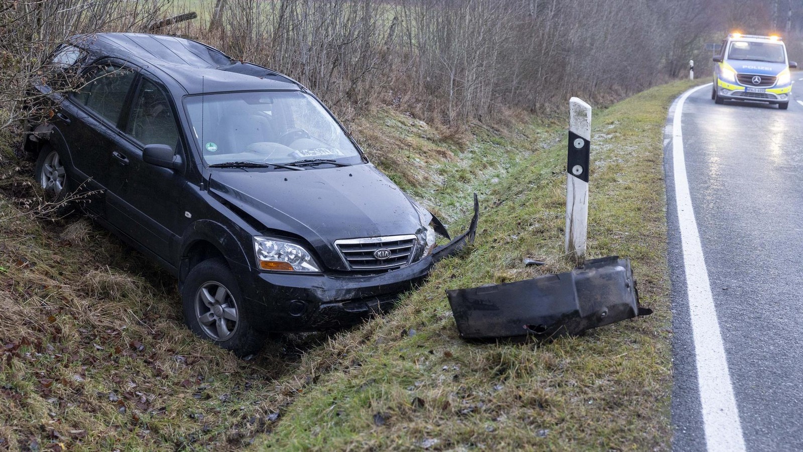 Erndtebr-ck-Autofahrer-berschl-gt-sich-mit-SUV