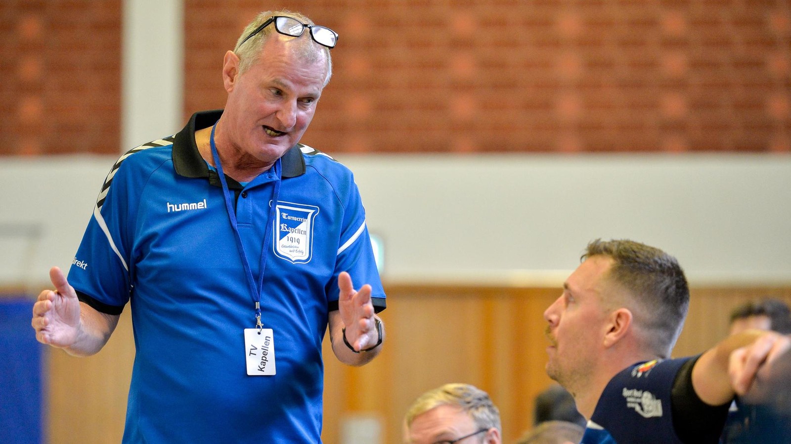 TV-Kapellen-wie-aus-einem-Guss-zerlegt-seinen-Gegner-in-alle-Einzelteile