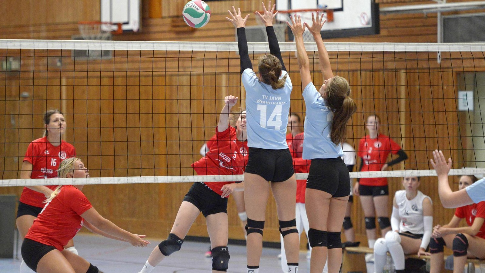 Oberliga-TV-Jahn-bietet-Tabellenf-hrer-STV-H-nxe-einen-harten-Kampf