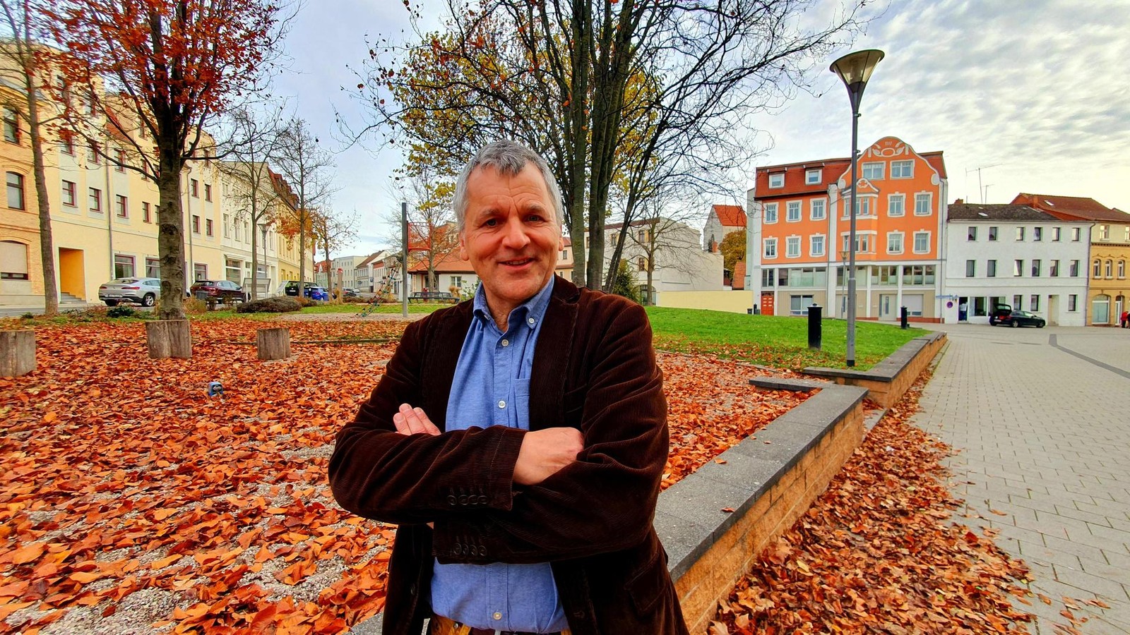 Ahoi-Langj-hriger-AWG-Kapit-n-geht-von-Bord-eines-Wohnungsunternehmens-im-Kyffh-userkreis