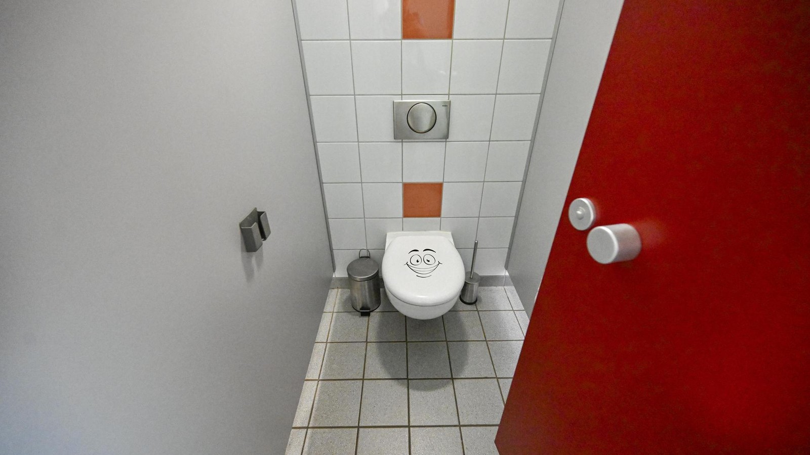 Siebenj-hrige-von-Schultoilette-nicht-zur-ckgekehrt-Vermisste-Grundsch-lerinnen-nun-in-Gera-gefunden