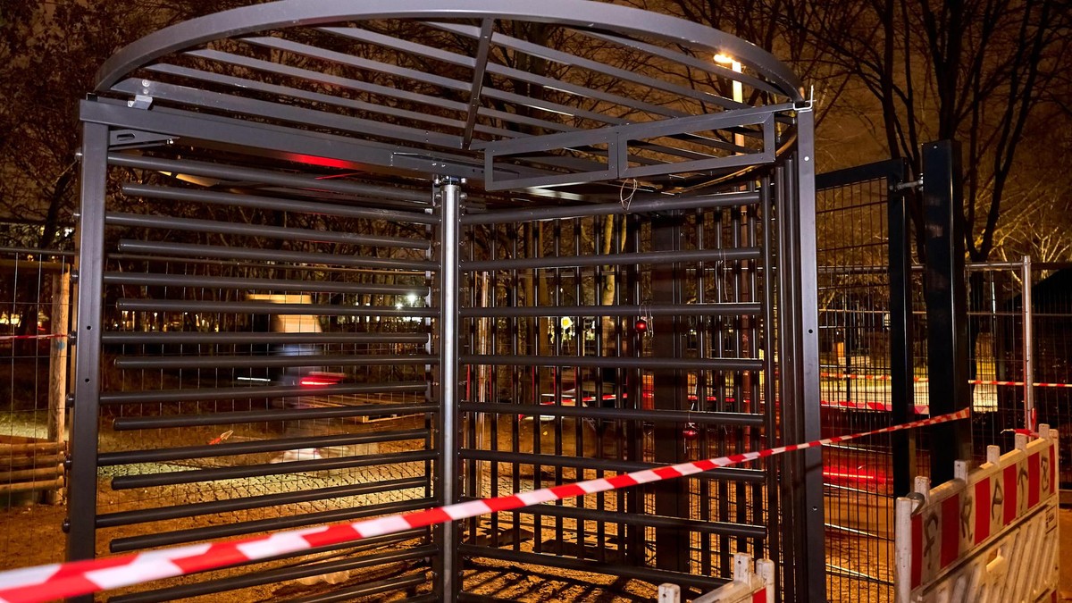 Görlitzer Park: „Dieser Zaunbau ist als krasse Fehlentscheidung zu bezeichnen“ - 
                    1. Resim