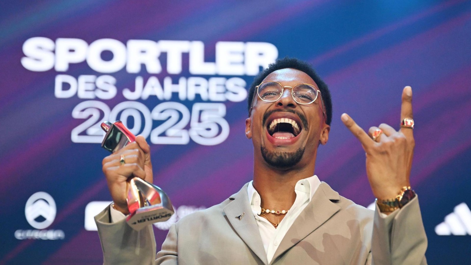 Neugebauer-Preu-und-Basketballer-sind-Sportler-des-Jahres-Party-mit-Misst-nen