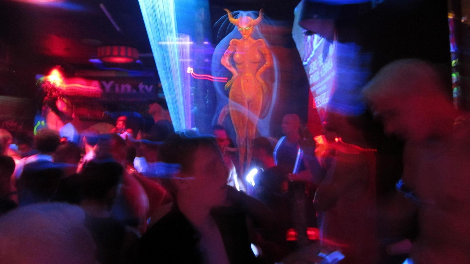 Zum-ersten-Mal-im-KitKat-Club-Eine-Silvesternacht-fast-ohne-Tabus