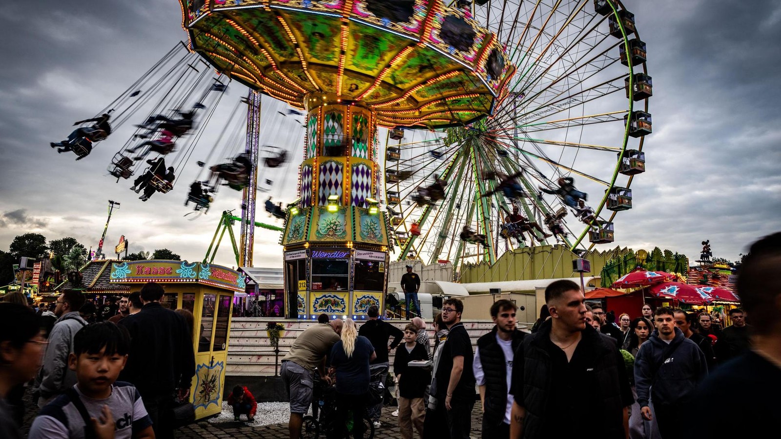 Unfall-auf-Cranger-Kirmes-und-pr-gelnder-DHL-Bote-Die-Top-Artikel-2025-in-Herne