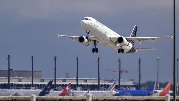 Günstigere Flugpreise ab 2026? Minister dämpft Erwartung