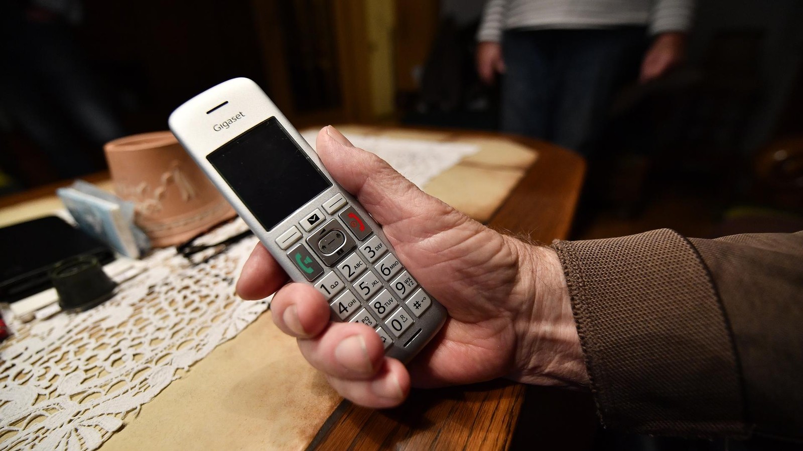 Fiese-Masche-Trickbetr-ger-bestehlen-Seniorinnen-in-Duisburg