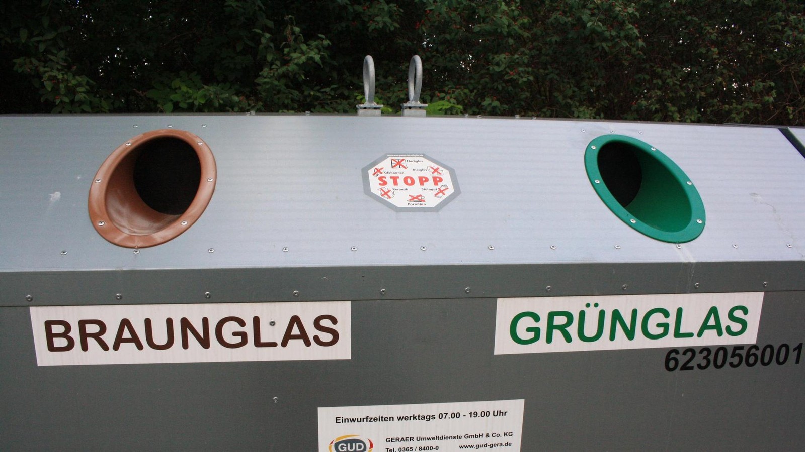 Glascontainer-kaputt-geb-llert-Polizei-ermittelt-wegen-Sprengstoffexplosion