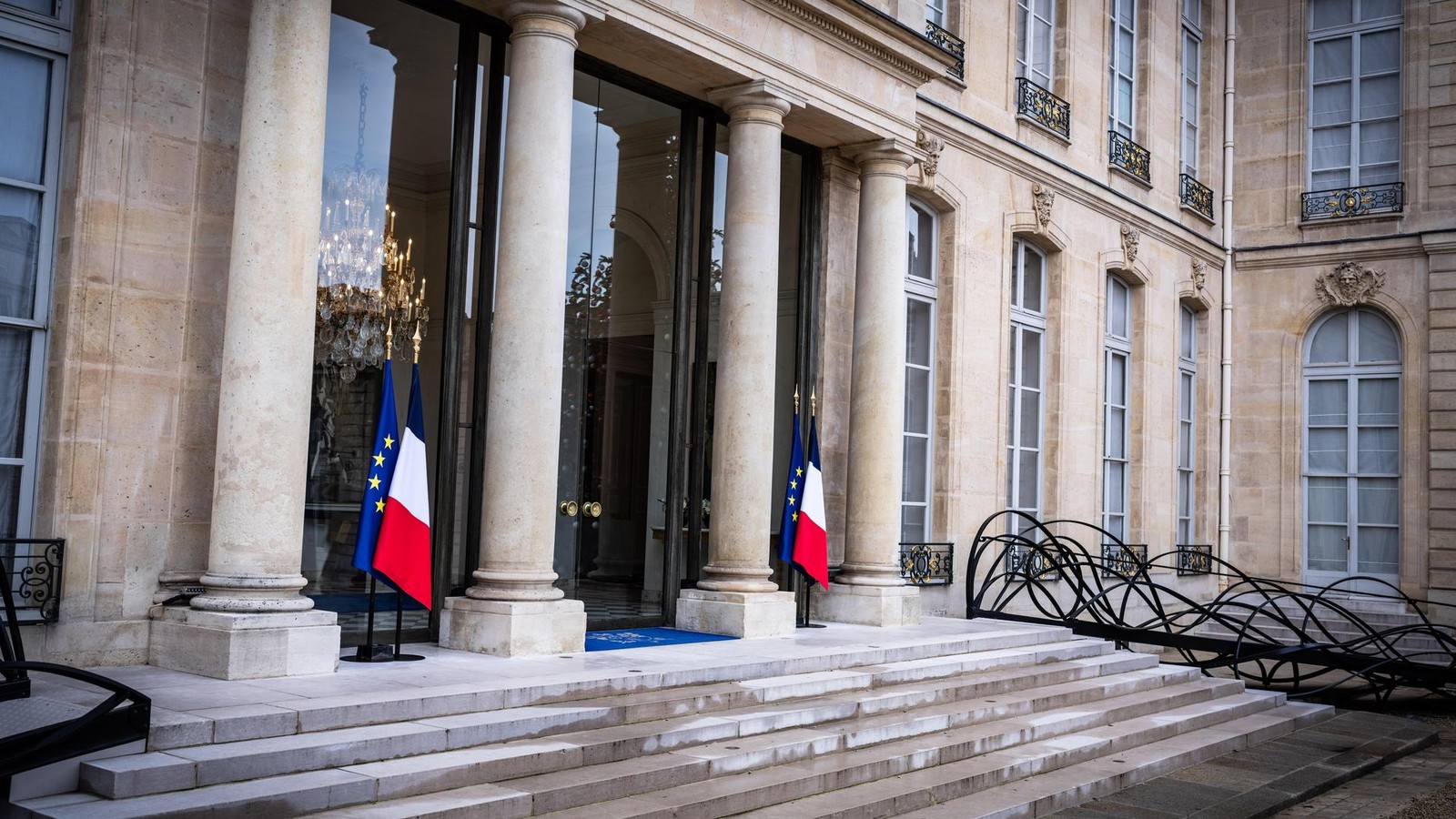 Diebstahl-im-lys-e-Palast-Mann-soll-Inventar-im-Netz-verscherbelt-haben