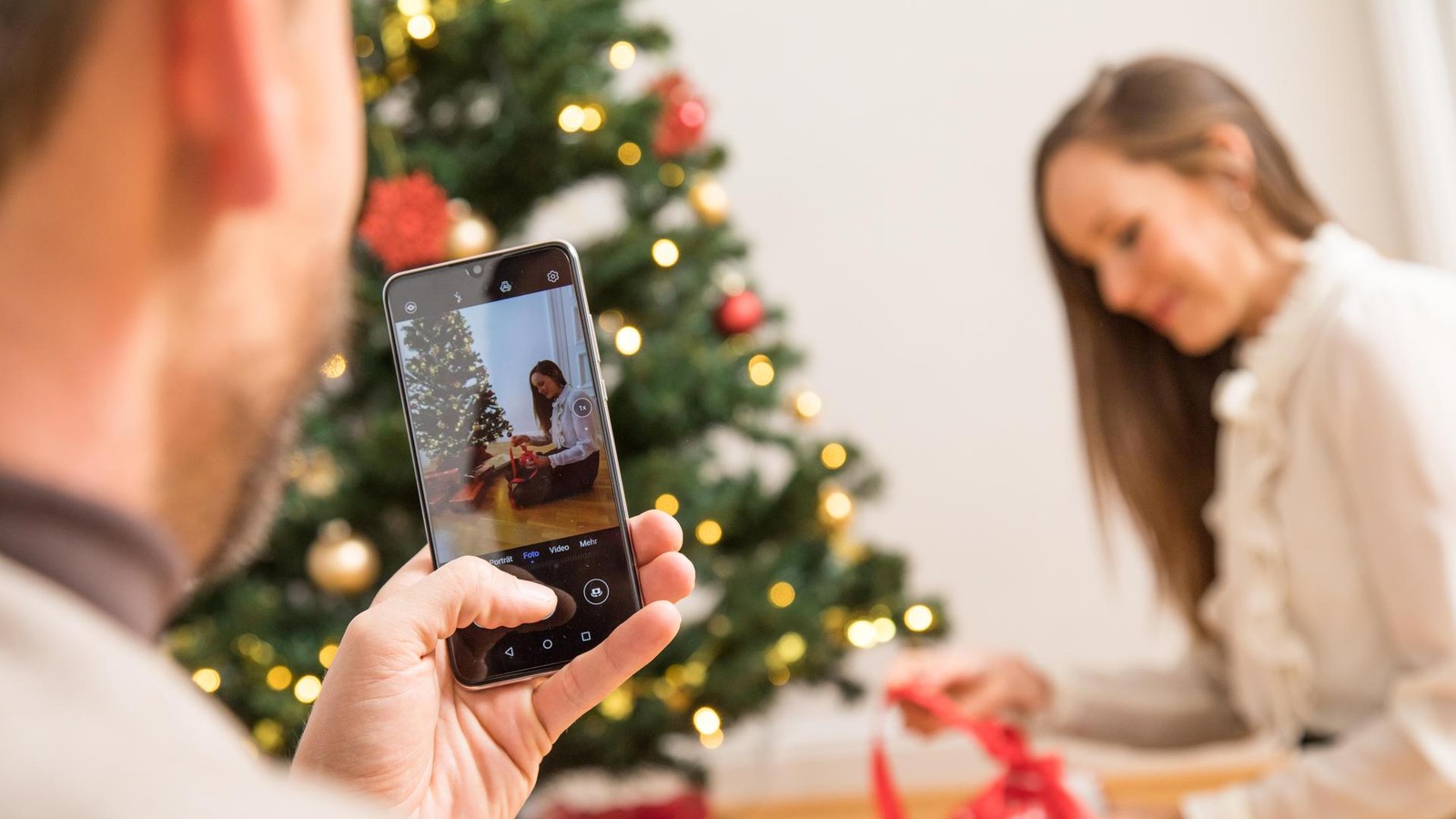 Weihnachtsstress-Warum-das-Fest-der-Liebe-manchmal-am-Handy-scheitert