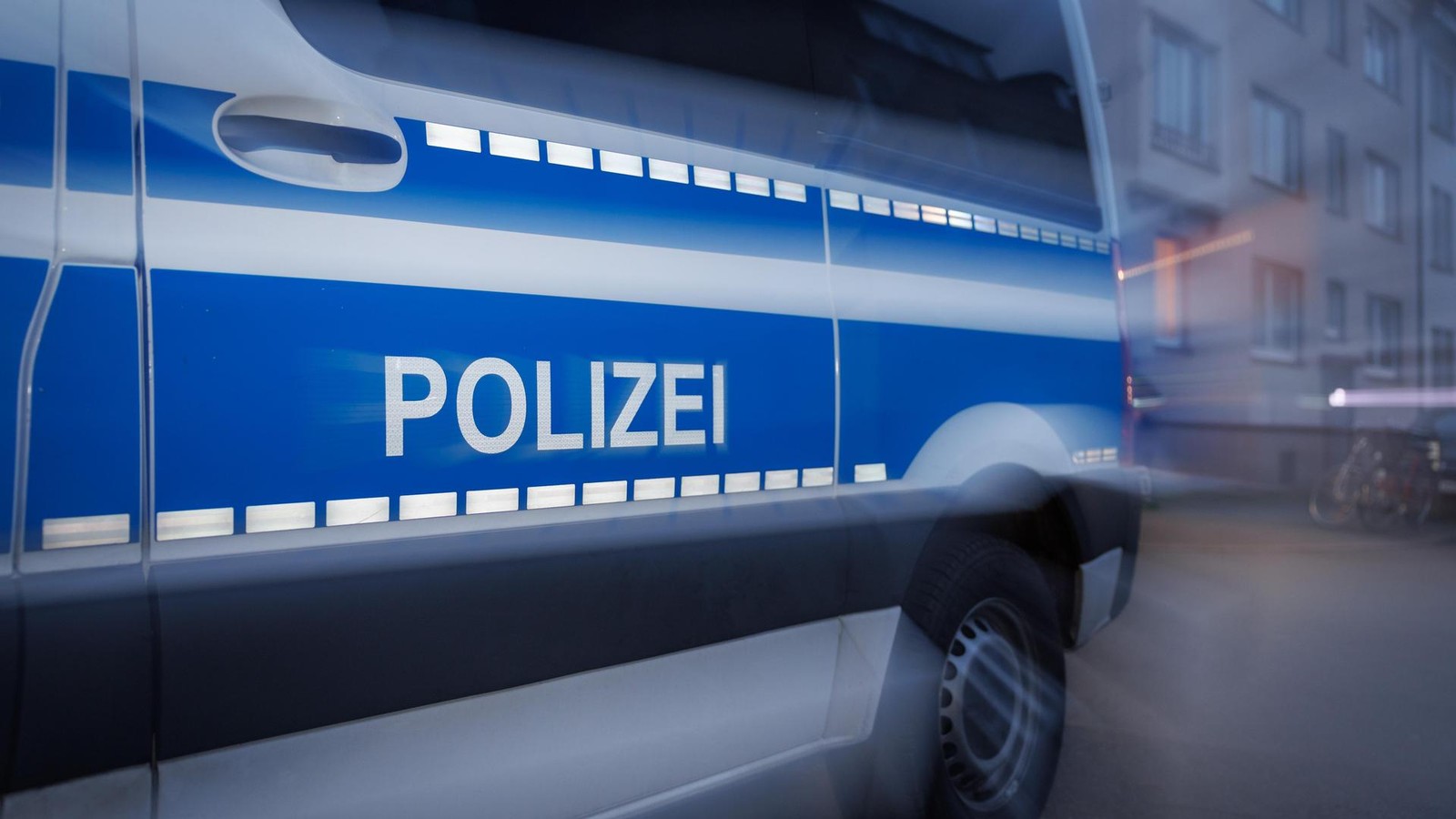 Weimar-Auffahrunfall-mit-drei-Fahrzeugen-Stra-e-kurzzeitig-gesperrt