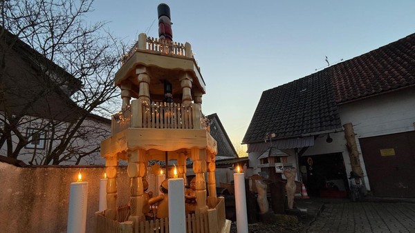 Mehrere Meter hohe Weihnachtspyramide: Wie in Bad Sachsa ein Unikat entsteht