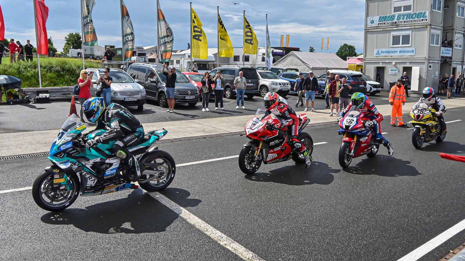 Ein-gewagtes-Pokerspiel-sorgt-in-Schleiz-f-r-reichlich-Dramatik-auf-der-Rennstrecke