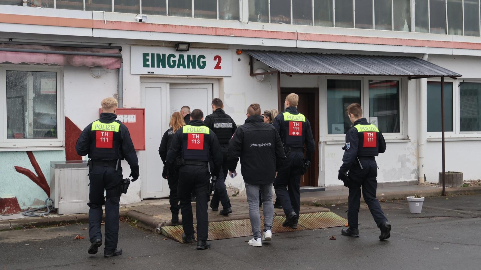 Razzia-im-Gro-markt-im-Erfurter-Norden-Keiner-geht-rein-keiner-kommt-raus-