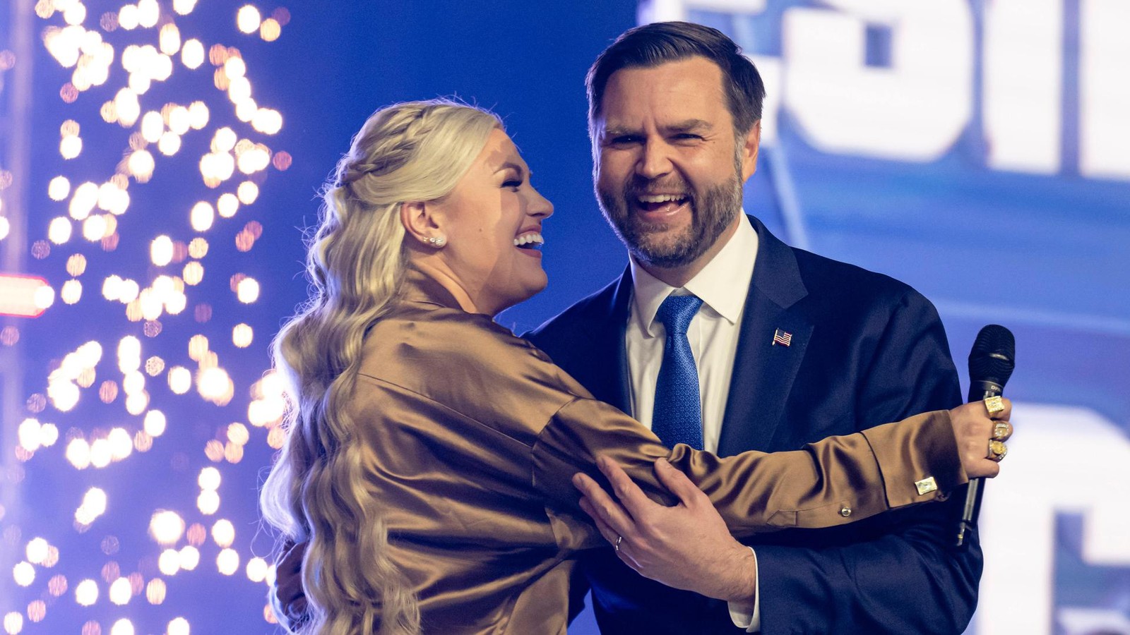 Machtpoker-um-Trump-Nachfolge-Warum-JD-Vance-zu-Hitler-Fans-schweigt