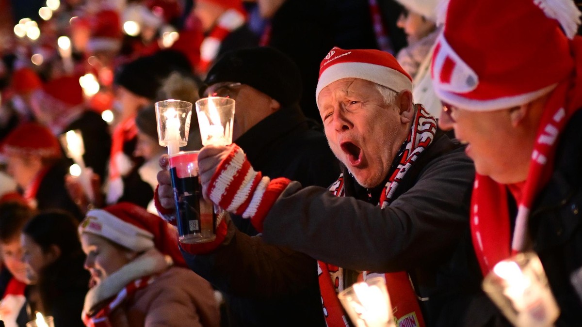1. FC Union: 23. Weihnachtssingen im Stadion an der Alten Försterei. Weihnachtssingen Union Berlin