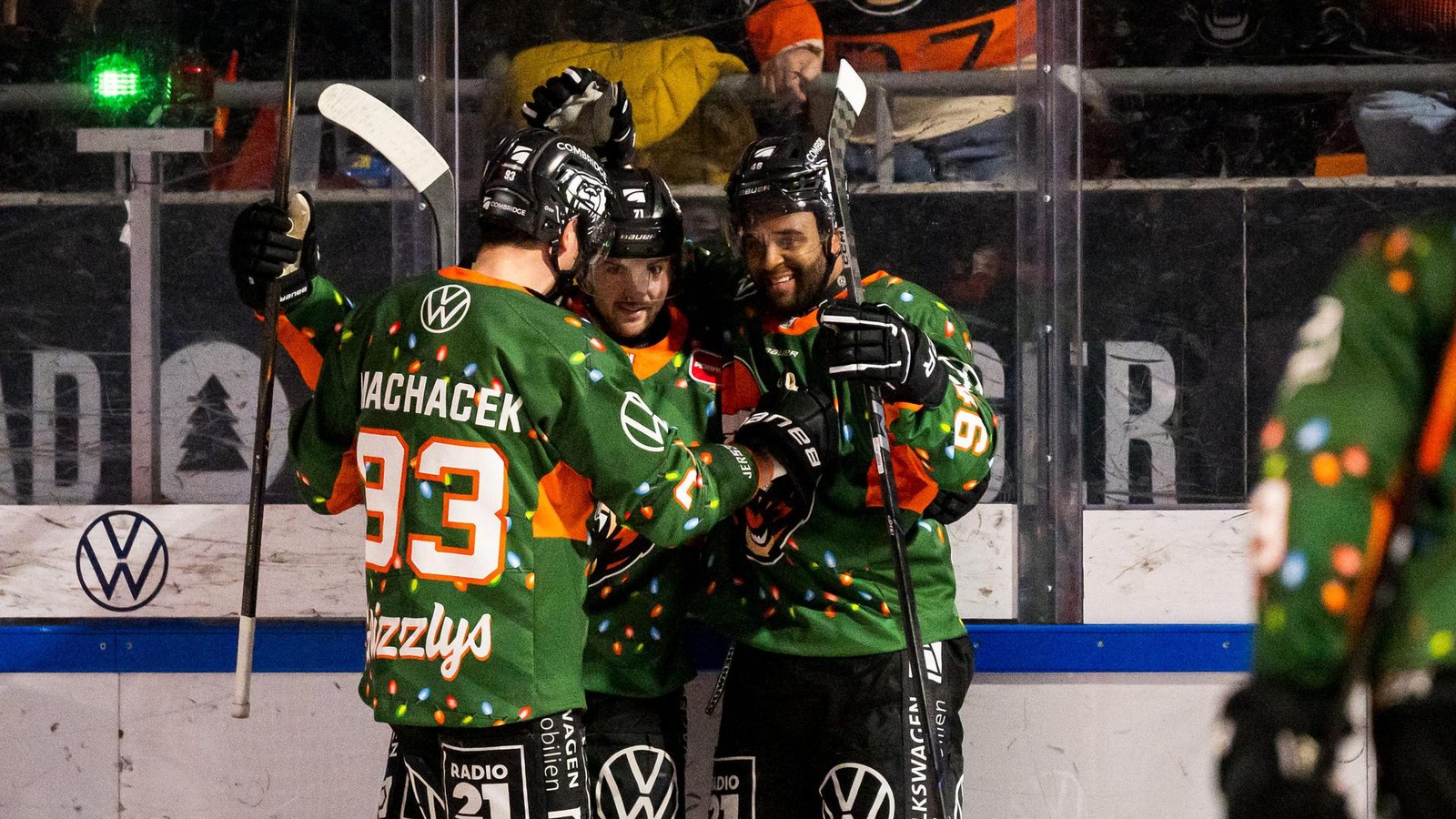 Nach-dem-4-1-gegen-Iserlohn-So-feiern-die-Grizzlys-jetzt-Weihnachten