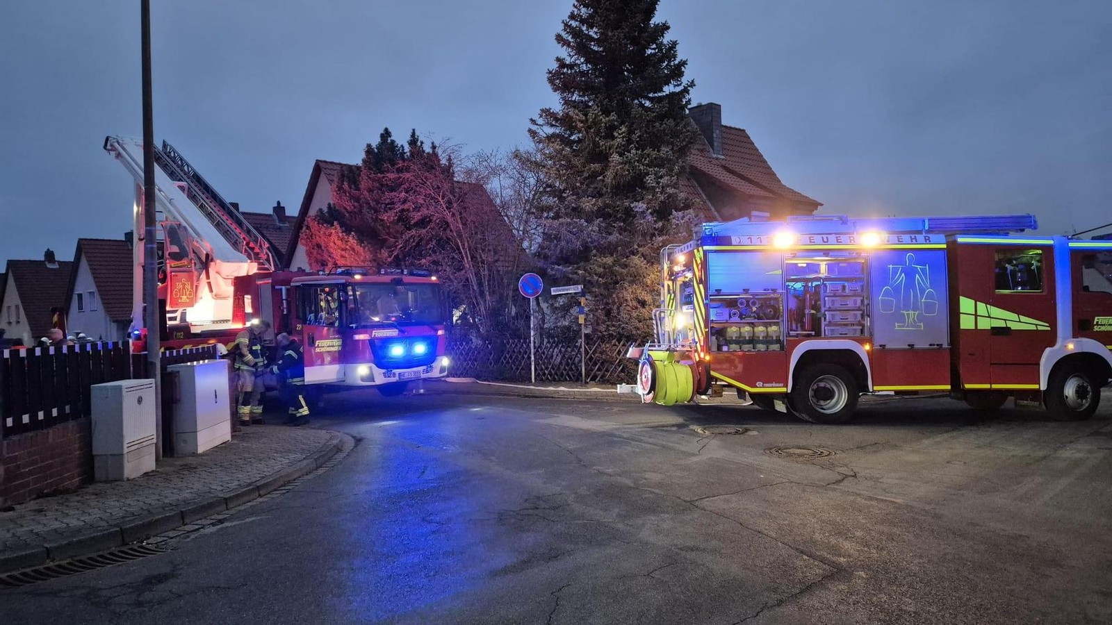 Heizung-l-st-Feuerwehreinsatz-in-Sch-ninger-Annabergstra-e-aus