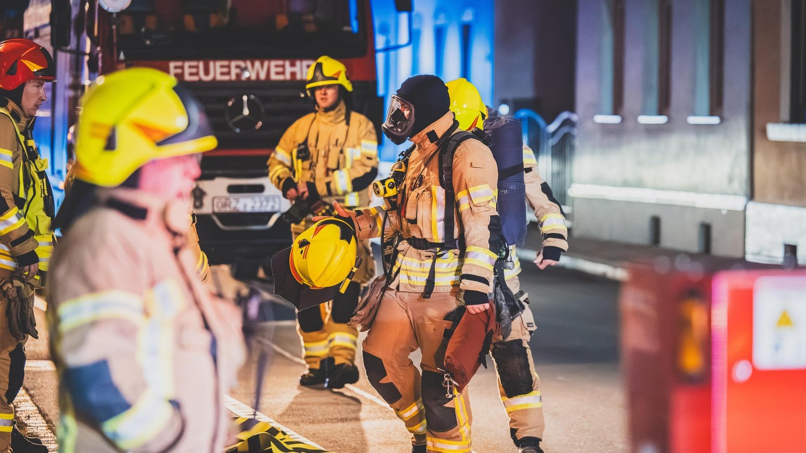 Feuer-zerst-rt-Wohnhaus-Junge-Familie-obdachlos