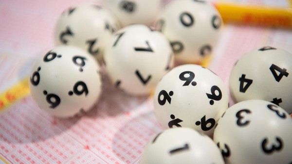 Niedersachse gewinnt knapp eine Million Euro im Lotto