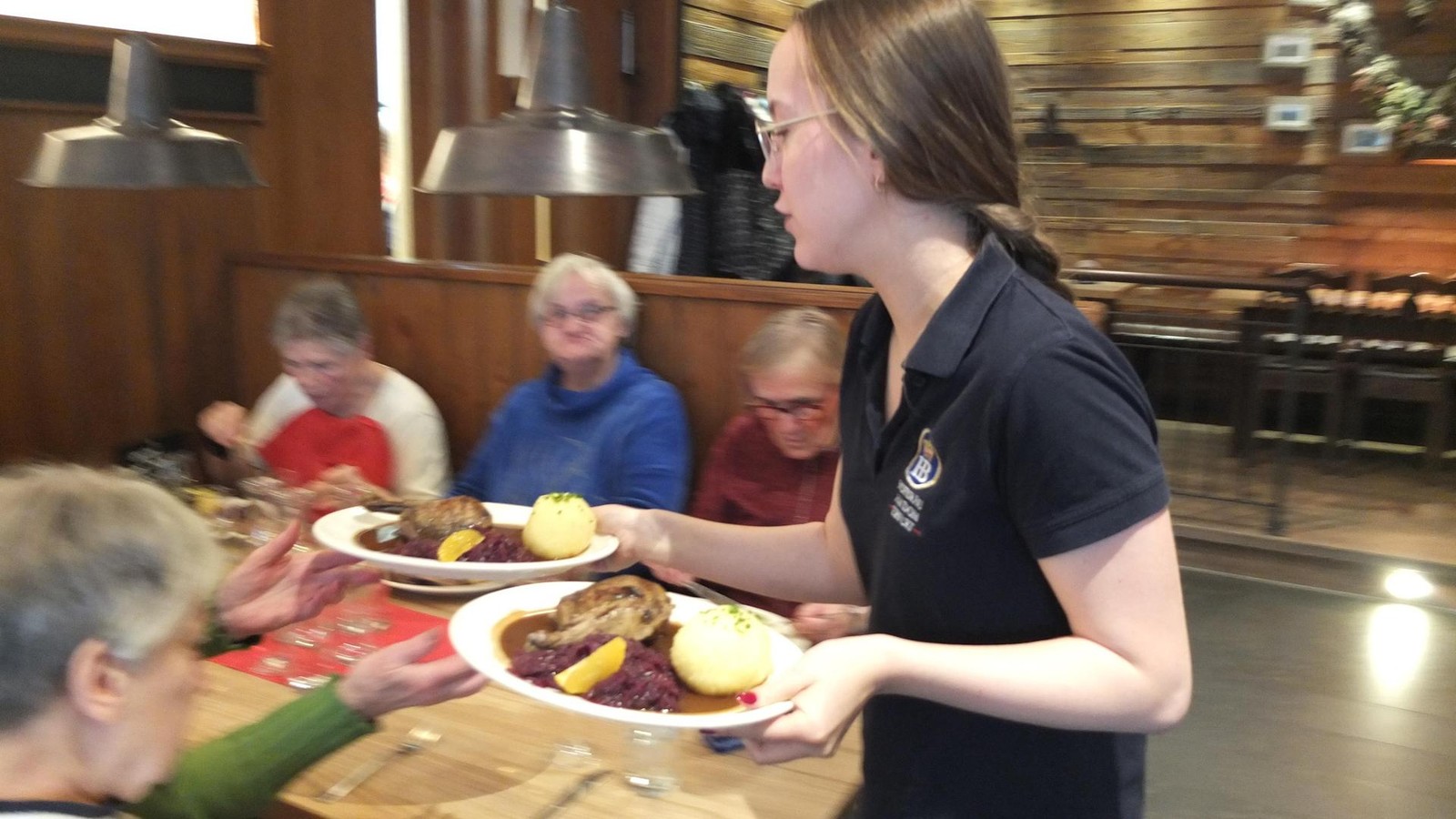 Warum-eine-Erfurter-Gastronomenfamilie-an-Heiligabend-Entenkeulen-verschenkt