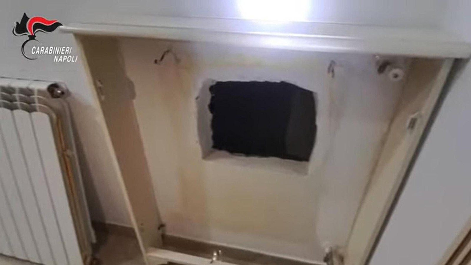 Mafia-Boss-in-Neapel-geschnappt-Polizei-findet-Versteck-in-der-Wand