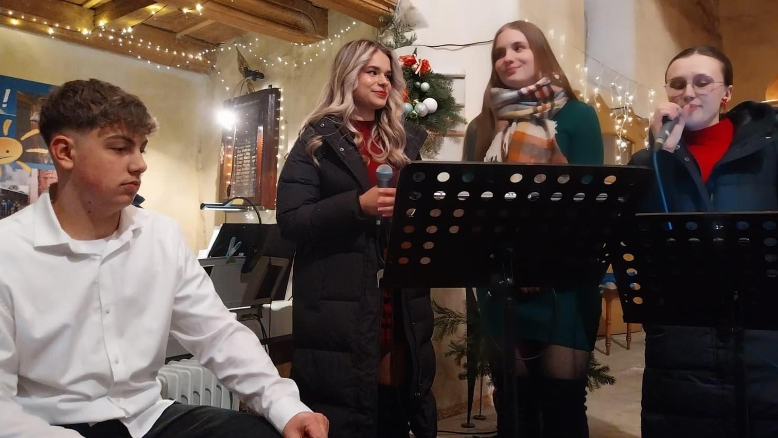 Krippenspiel-im-Saale-Orla-Kreis-Ich-finde-es-so-gut-dass-sie-nicht-alles-zwanghaft-wie-im-Original-gehalten-haben-