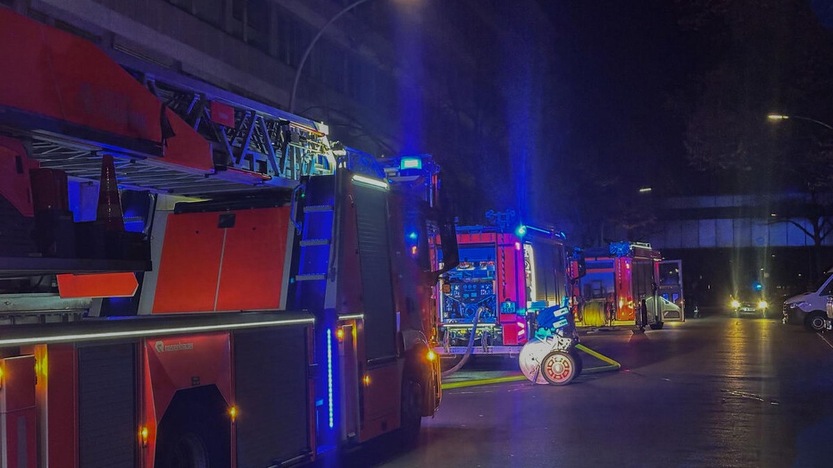 Feuer an Heiligabend: Person in Halensee lebensbedrohlich verletzt -
                      1. Resim
