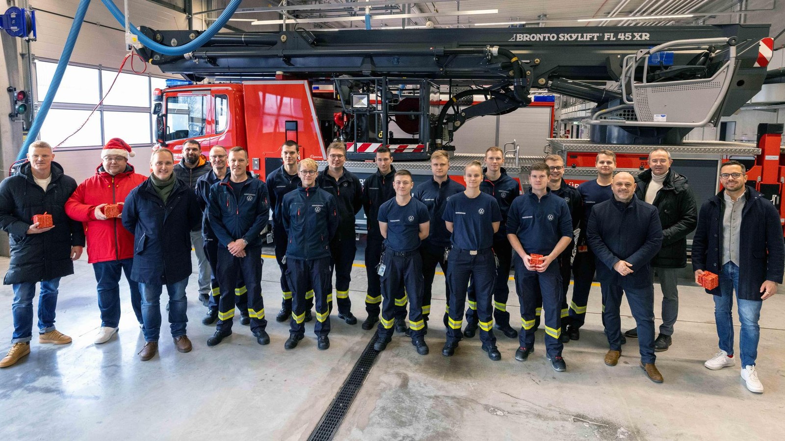 Alarm-an-Weihnachten-Wolfsburger-Werkfeuerwehr-f-hrt-dem-VW-Betriebsrat-davon