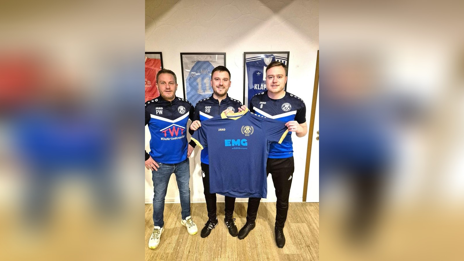 Blau-Wei-Hillmicke-macht-klar-Schiff-in-der-Trainerfrage-drei-Winter-Zug-nge