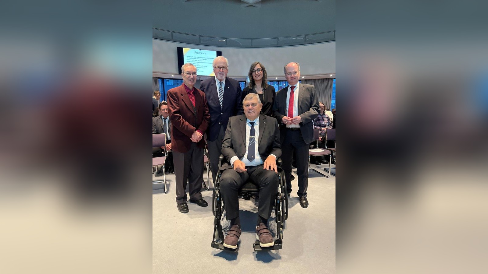 Ehrenb-rger-Volker-Dornquast-Dauerhaft-sichtbar-und-mit-Haltung-