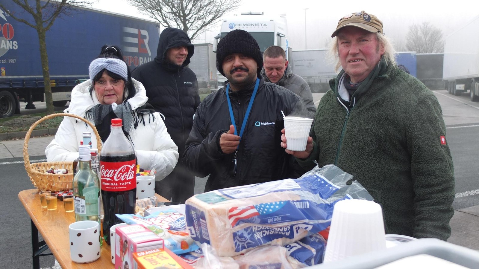 Diese-Erfurter-sorgen-f-r-Weihnachtsstimmung-auf-der-Autobahn