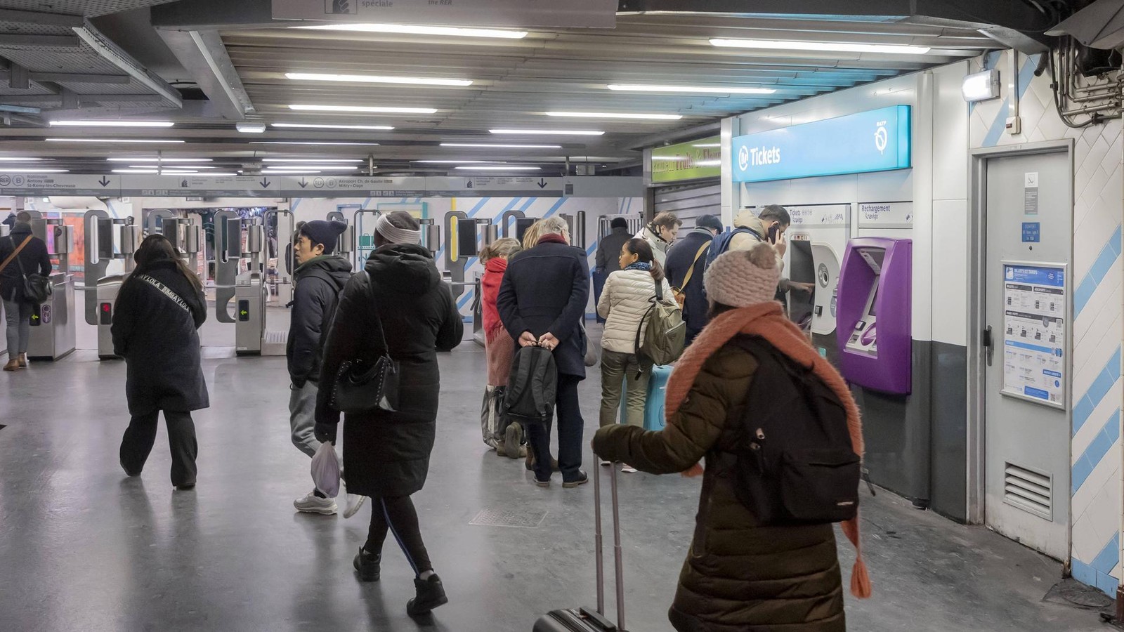 Drei-Frauen-in-Paris-mit-Messer-verletzt-T-ter-festgenommen