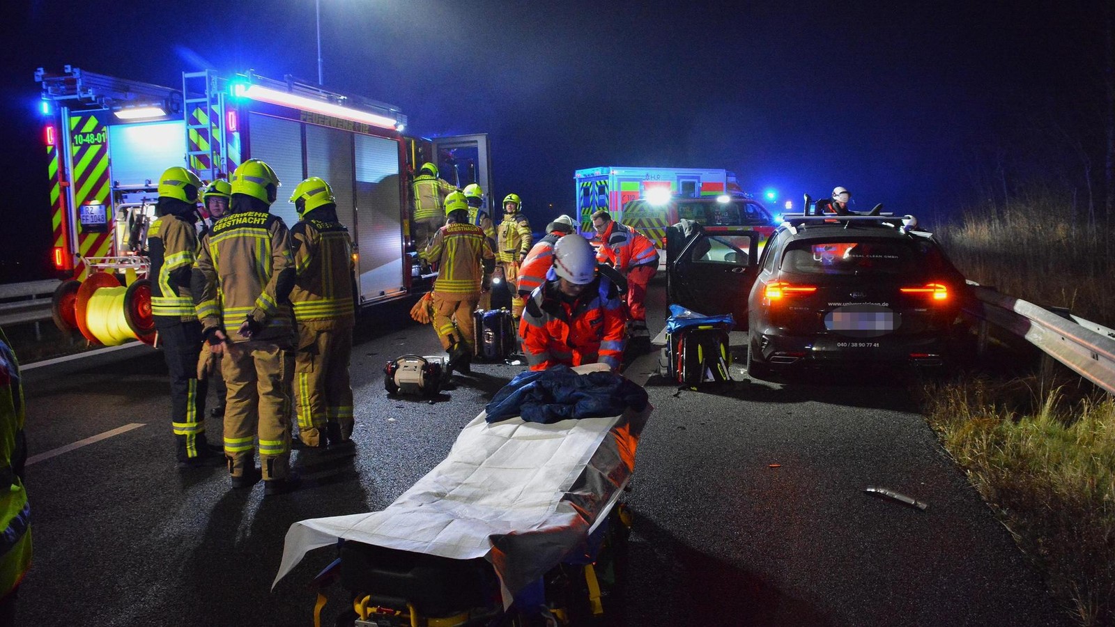 Pl-tzlich-Glatteis-in-Hamburg-Stadtreinigung-schickt-50-Streufahrzeuge-raus