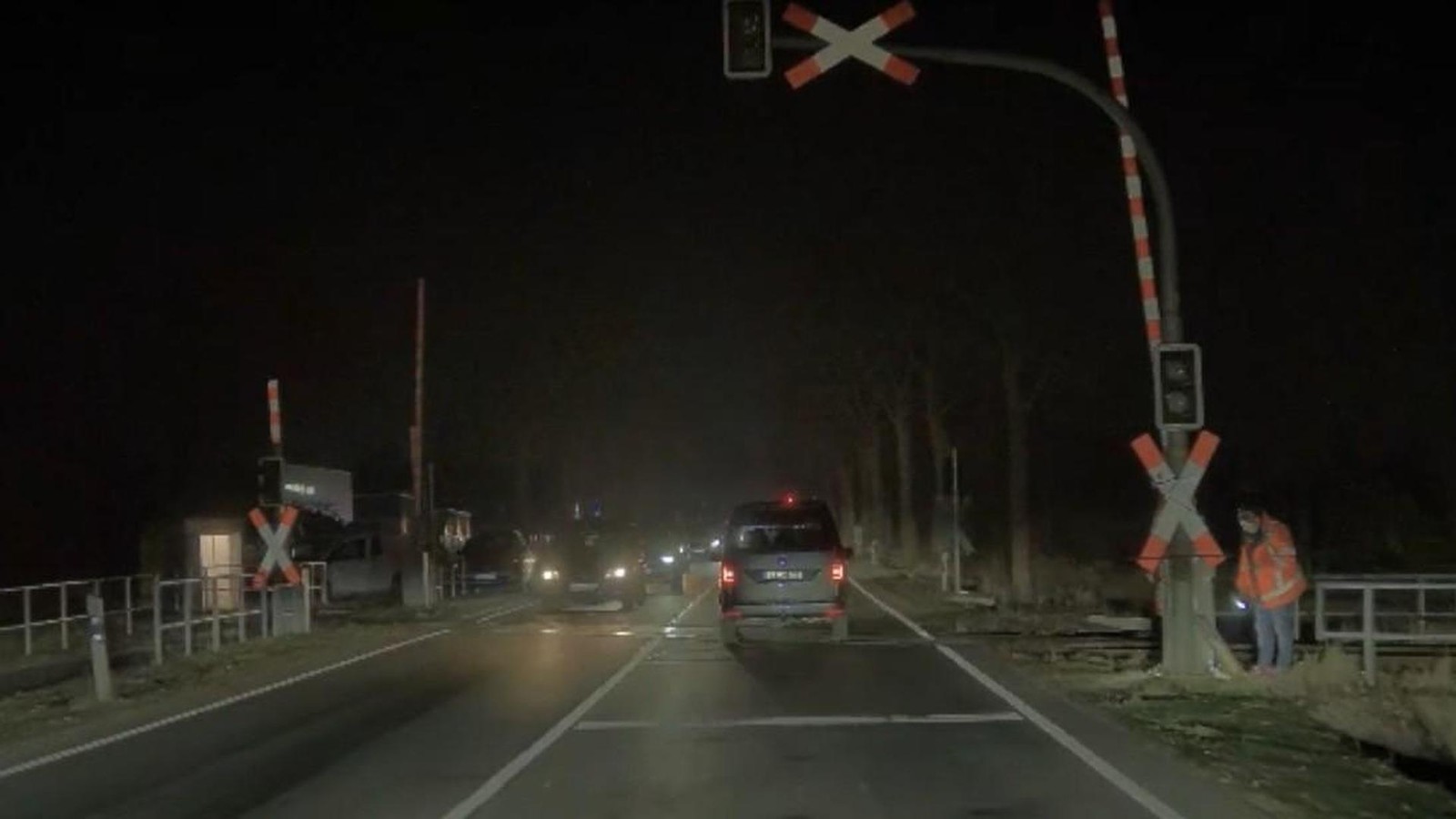 Stau-Bahn-l-sst-Gifhorner-Weihnachts-Verkehr-auf-der-B-4-im-S-dkreis-warten