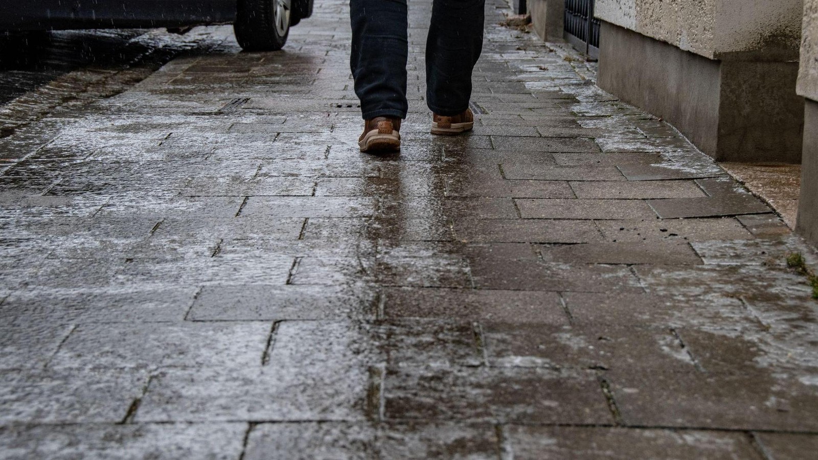 Glatteis-Rutschgefahr-minimieren-Pinguin-Gang-sch-tzt-vor-Unf-llen