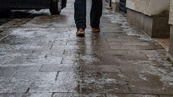 150 Abendblatt-Zusteller fallen aus – wegen Stürzen auf Glatteis