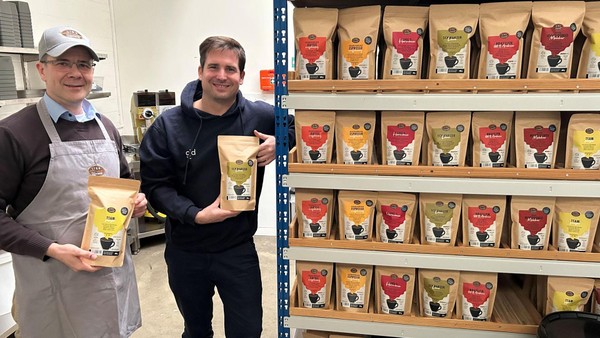 In Salzgitter wird Kaffee noch von Hand geröstet - und das für den guten Zweck