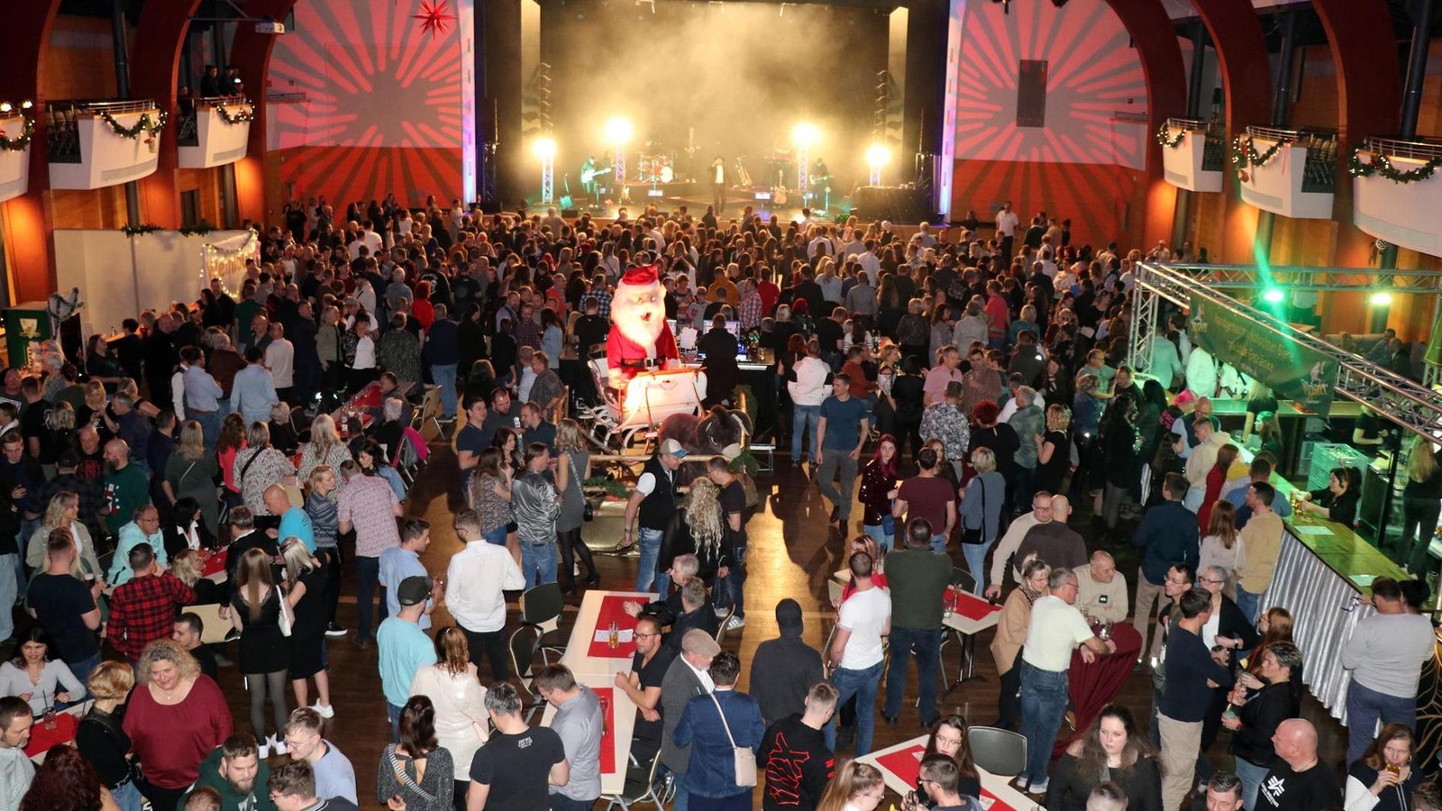 1000-Partyg-nger-erleben-ihr-pers-nliches-Weihnachtswunder-in-Bad-Blankenburg