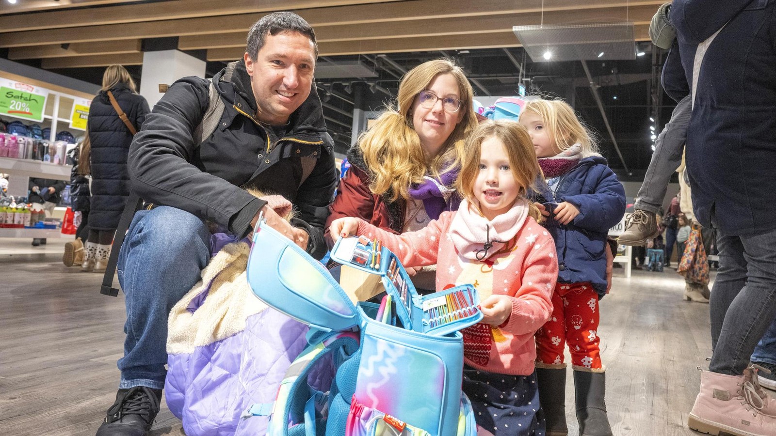 500-Schulrucks-cke-in-einem-Laden-Das-haben-die-Ranzentage-im-Ruhrpark-zu-bieten