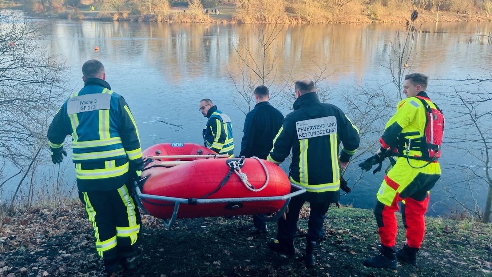 Kuriose-Tierrettung-Autorennen-So-liefen-die-Feiertage-f-r-Polizei-und-Feuerwehr