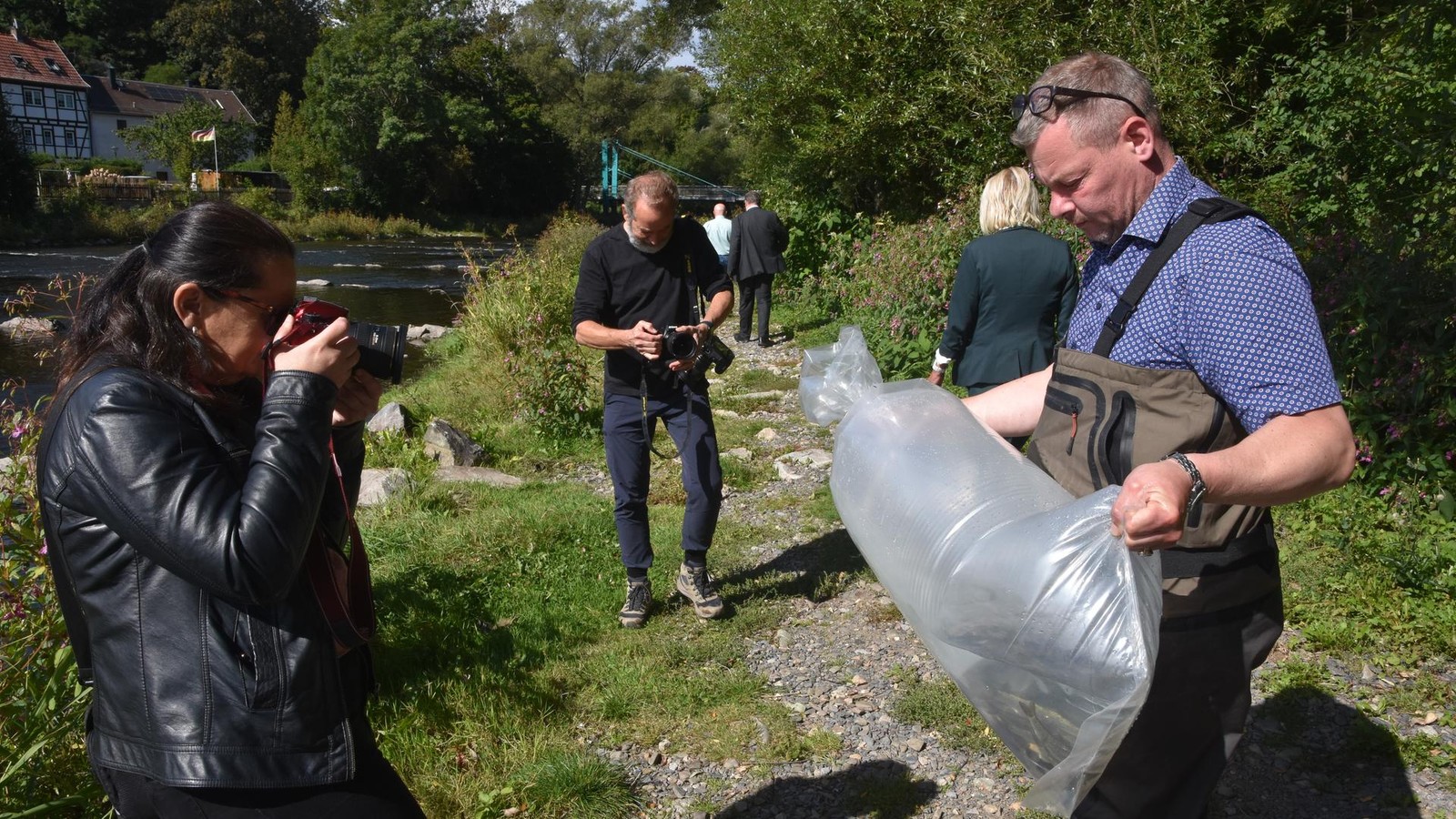 Bizarrer-Streit-Angler-gegen-Angler-wegen-Barben-Besatzes-in-Saalfeld