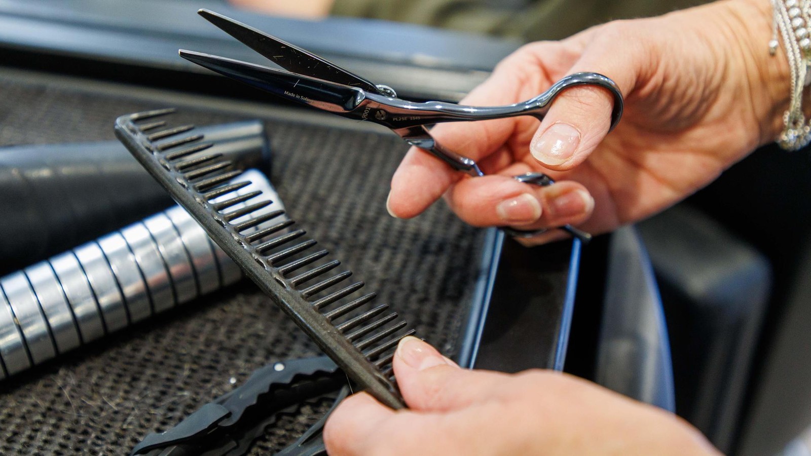 B-se-Bescherung-im-Kreis-Nordhausen-Friseur-wird-zu-Weihnachten-beklaut-Diebe-brechen-ein