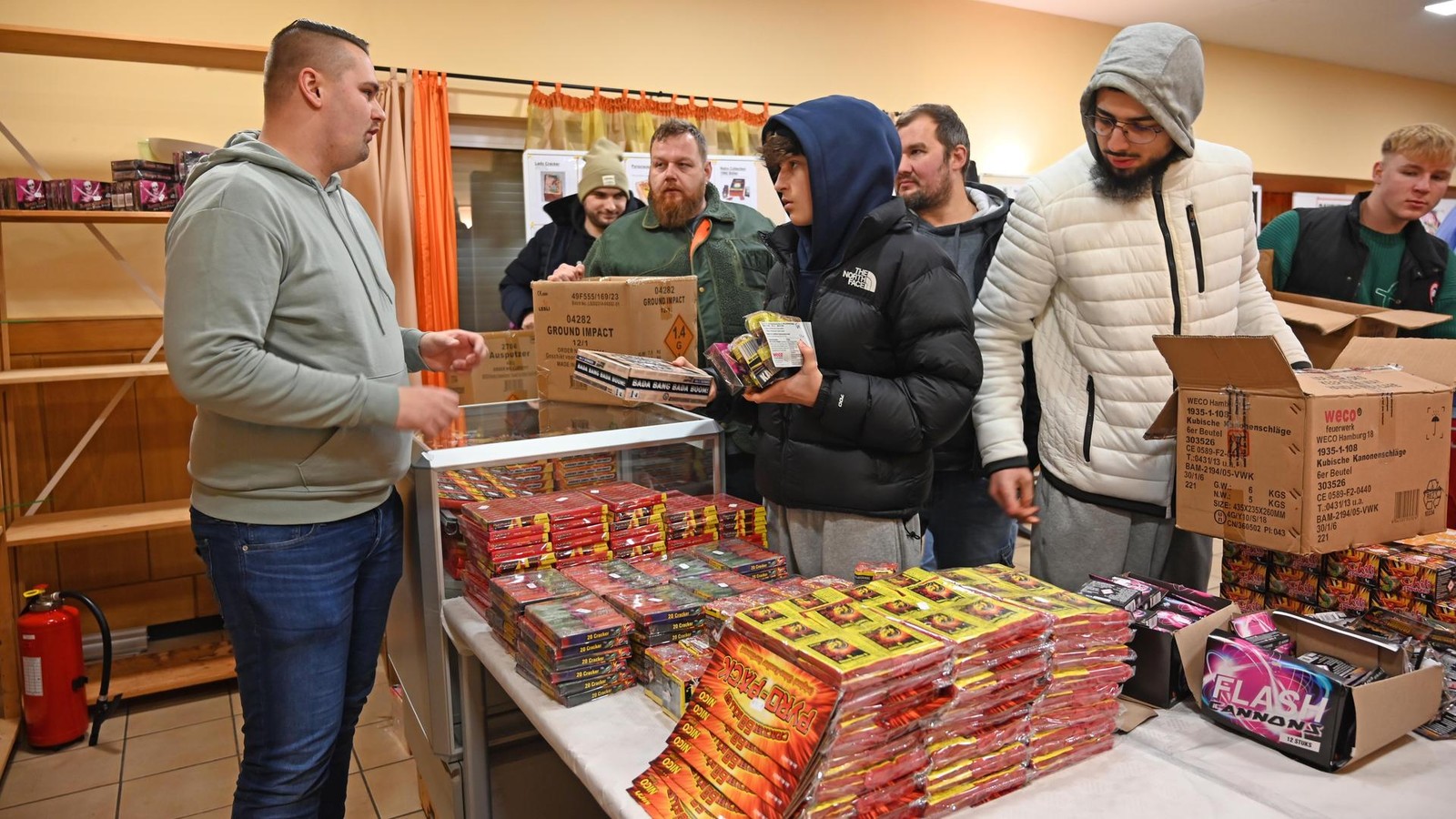 Wecker-stellen-lohnt-sich-Kult-Feuerwerksverkauf-startet-in-Harburg