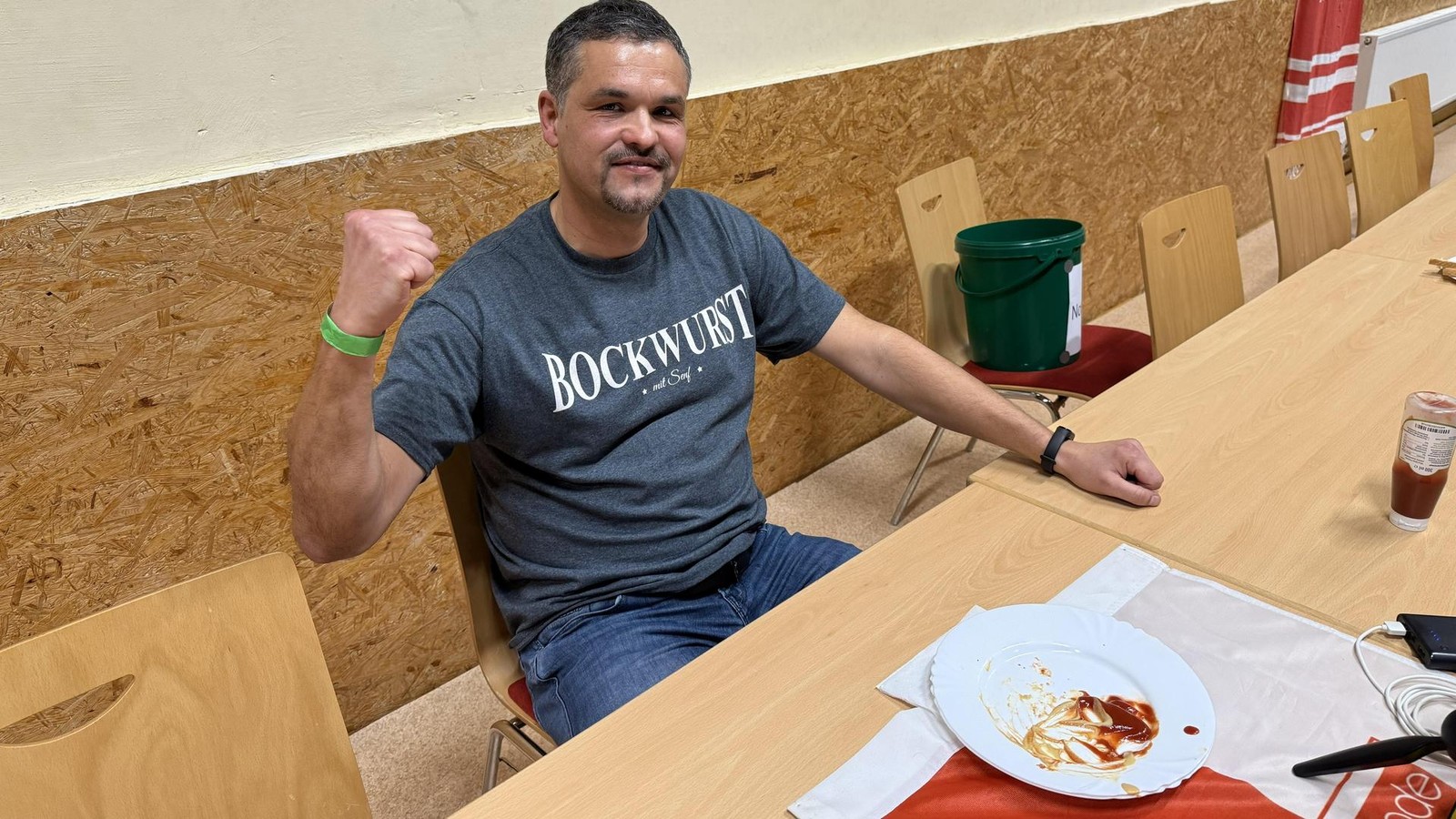 Eichsfelder-Bockwurstwettessen-Kommt-es-im-neuen-Jahr-zum-Duell-der-Bockwurstk-nige-mit-Video-