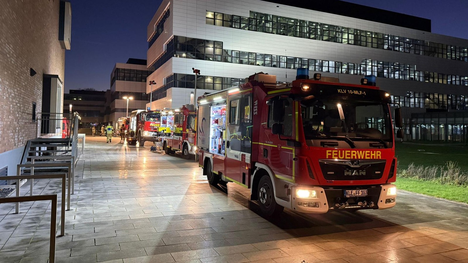 Wasserschaden-in-Hochschule-Rhein-Waal-Experimente-werden-verlegt